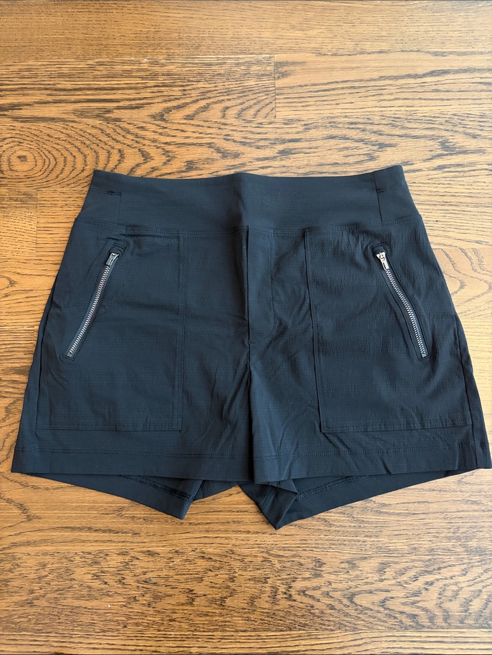 Athleta Black Trekkie Zip-Pocket Shorts